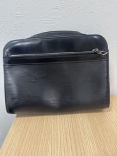 Louis Vuitton エピレザー ブラック クラッチバッグ - メルカリ