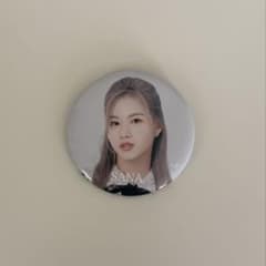 TWICE サナ WORLD TOUR III 缶バッジ 缶バッチ - メルカリ