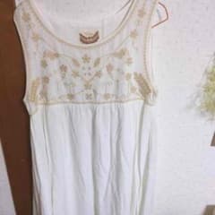 刺繍ワンピースのサムネイル