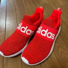 adidas スニーカーのサムネイル