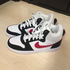 「専用」NIKE ナイキ スニーカー 25.5 コート バーロウのサムネイル