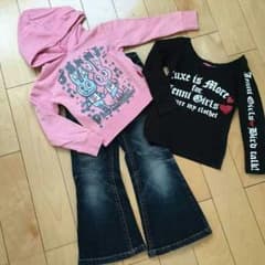 Jenniのパーカー、ロンT、ノーブランドのジーンズのサムネイル