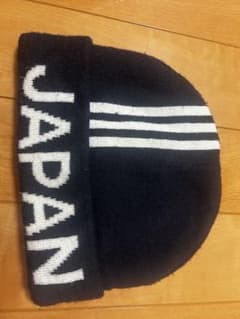 adidasニット帽　ビーニーのサムネイル
