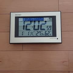 【未使用品】セイコー 掛け時計 電波修正機能付 自動点灯ライトのサムネイル