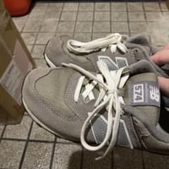 ニューバランススニーカーのサムネイル