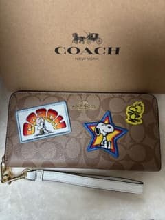 【未使用品】COACH スヌーピー パッチ付き長財布のサムネイル