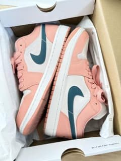 Nike Air Jordan 1 Low Light Madder Rootのサムネイル