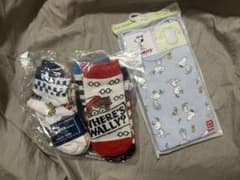 UNIQLO スヌーピー ボディスーツ　 ソックス セットのサムネイル