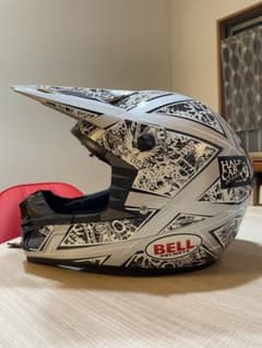 BELL オフロードヘルメットのサムネイル