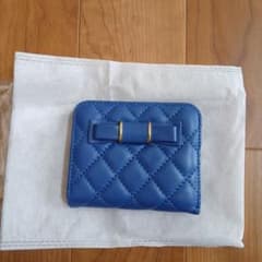 二つ折り財布 ブルー キルティング リボン　羊革　本革のサムネイル