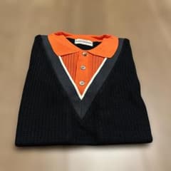 クリームソーダVネックシャツ 半袖 黒とオレンジ クリームソーダVネックシャツ 半袖 黒とオレンジ - メルカリ