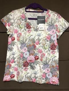 ユニクロ 花柄 Tシャツ【新品未使用】のサムネイル