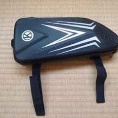 自転車用バッグ 黒 ストライプ デザインのサムネイル