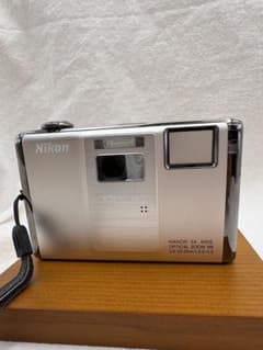 Nikon COOLPIXS1000pj Digital Camera with Built-in Projector