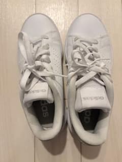 【値下げしました 】adidas スニーカー ホワイト シルバーのサムネイル