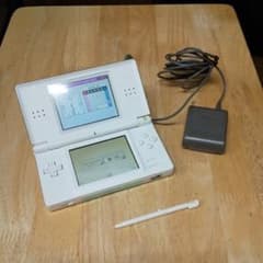 ニンテンドーDSlite本体+充電器 GBAソフトもプレイ可能のサムネイル