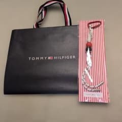 TOMMY HILFIGER オリジナルバッグチャーム（ノベルティ）のサムネイル