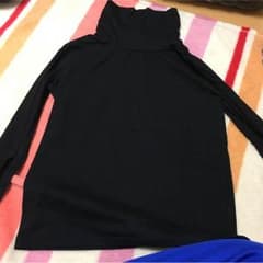 黒 ネック付きシンプルTシャツのサムネイル