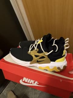 Nike ブラック/イエロー スニーカーのサムネイル