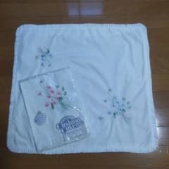 刺繍いり座布団カバー　白　２枚組のサムネイル