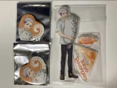 Tokyo Revengers Mitsuya Muzzle Hands Acrylic Stand　Heart-shaped pin badge