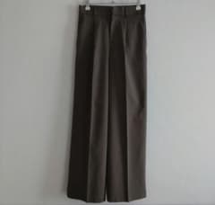 無印良品　タックストレートパンツのサムネイル