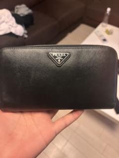 PRADA サフィアーノレザー ラウンドファスナー長財布 ブラック - メルカリ