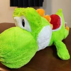 【値下げしました】スーパーマリオ　特大サイズ　クタッとぬいぐるみ　ヨッシーのサムネイル