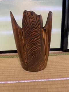 木彫り　花瓶のサムネイル