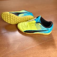 専用　PUMA  21.5cm  フットサル サッカー シューズのサムネイル