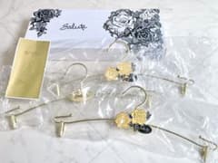 Salute オリジナルランジェリーハンガー 3本セット＋ロゴシール【非売品】のサムネイル
