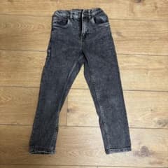 ZARA GIRLS ブラックジーンズ 女の子 128cm サイズ8のサムネイル