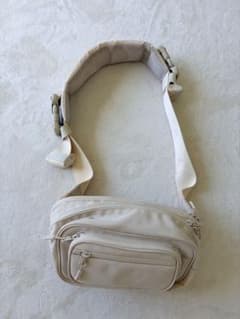 一度のみ使用　美品　ヒップシート　ポムル　赤ちゃん　抱っこ　バッグ　アイボリーのサムネイル