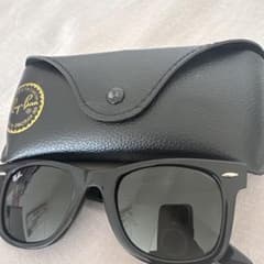 Ray-Ban Wayfarer ブラック サングラスのサムネイル