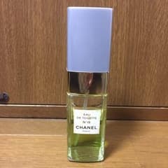 CHANEL 香水 N°19のサムネイル