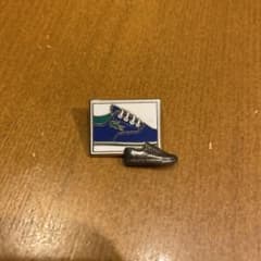 【日曜日値引き】LACOSTE 1933-1993 記念ピンバッジのサムネイル