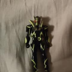 仮面ライダーゼロワン　シャイニングホッパー　装動のサムネイル