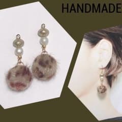 056】再販♡ひょう柄ファーボールピアスのサムネイル