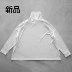 【新品】HUIS in house 長袖スクエアワイドタートルカットソーのサムネイル