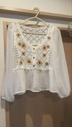 ひまわり刺繍 ホワイトブラウス Mサイズのサムネイル