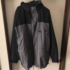 マウンテンパーカーのサムネイル