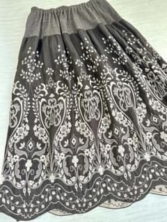 花柄刺繍ダークブラウンフレアスカートのサムネイル