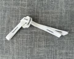 正規品 シャネルリボン　白✖︎黒文字　幅1.5cm 100メートル CHANEL シャネル リボン ホワイト 100cm - メルカリ