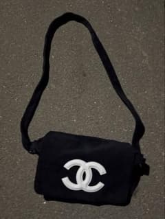CHANEL ショルダーバッグ　ブラック　ノベルティのサムネイル