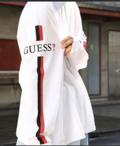 【大幅値下げ】GUESS Tシャツ‼️のサムネイル