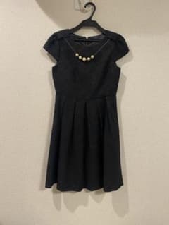 ブラック ひざ丈ワンピース パールネックレス付きのサムネイル
