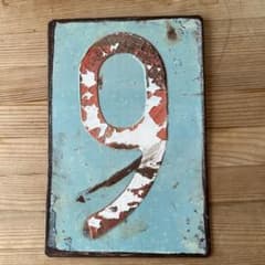 数字9のデザインプレート