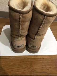 UGG アグ ムートンブーツ　クラッシック ショートのサムネイル