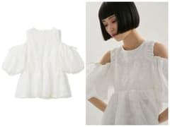 極美品】emmi フラワーふくれジャガードブラウス WHT F - メルカリ