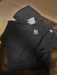 【未使用】New York Yankees パーカー 黒　140のサムネイル